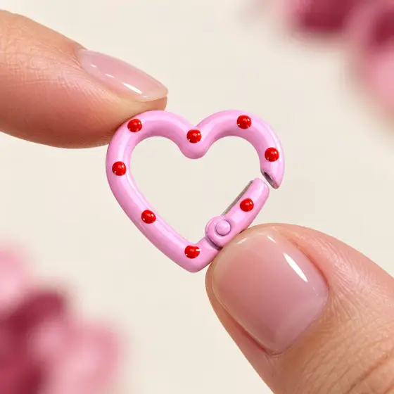 Pink heart spring clasp · Spring clasp detail