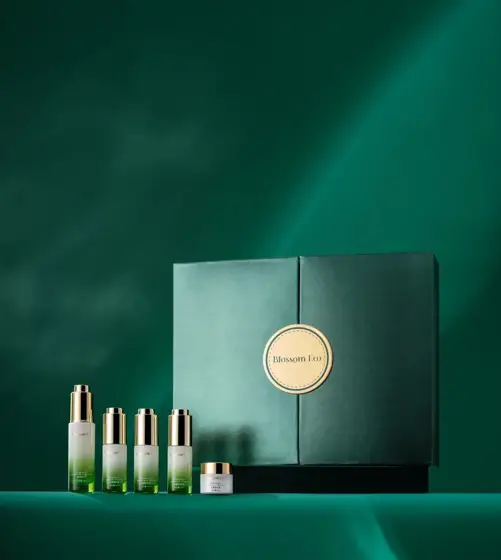 Skincare sets · Green studio photography · C006
