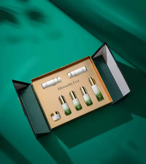 Skincare sets · Green studio photography · C010