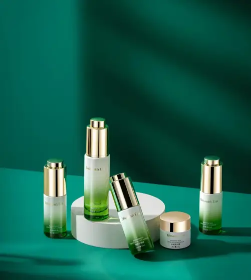 Skincare sets · Green studio photography · C011
