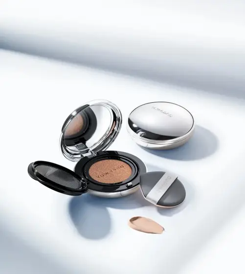 Cushion makeup · Cool studio photography · C021