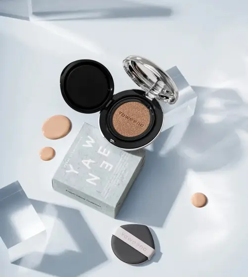 Cushion makeup · Cool studio photography · C024