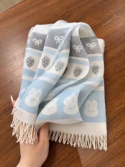 Striped scarf · Table-top detail